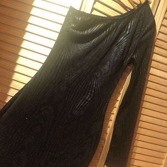 - Black velvet one sleeve dress - Picture 2 of 3